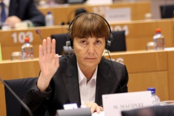 Macovei îi cere lui Oltean să demisioneze din funcţia de vicepreşedinte al PDL